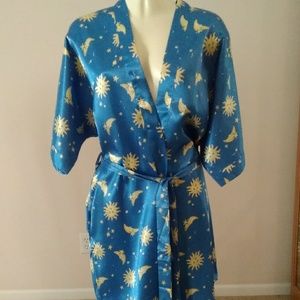 Vandre satiny robe NWOT